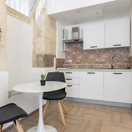 Apartment Lovely - Urban Charm & Culture *